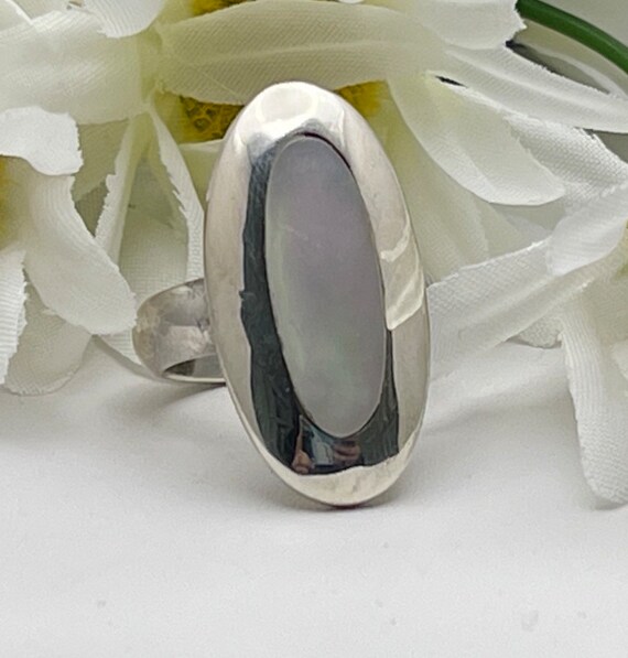 Vintage mother of pearl ring - image 2