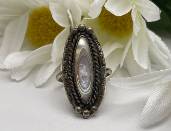 Vintage Navajo mother of pearl ring - image 2