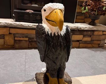 Hand-Carved Wooden Eagle Sculpture – Chainsaw Carving