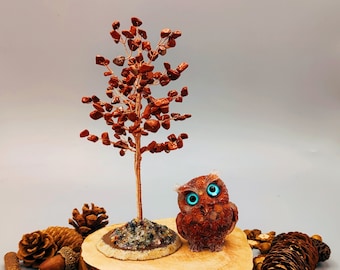 RODE JASPER UIL met boom, handgemaakte natuurlijke kristalboom en hars uil figuur, uil standbeeld, Feng Shui gift, home decor en chakra balanceren