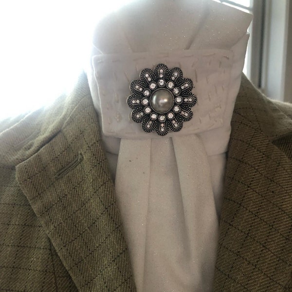 tying a stock tie dressage