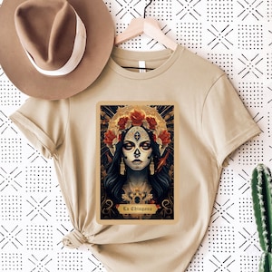 Camiseta de la carta del tarot La Chingona - Regalo de la carta del tarot mexicana - Camiseta de tarot para mujer / Astrología de la bruja