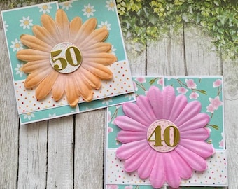 Tarjeta de cumpleaños personalizada con diseño de margaritas: Diseño plegable en Z hecho a mano, 15 cm, fabricada en Australia.