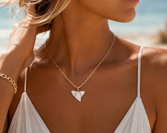 Collar de diente de tiburón blanco - Cadena de clip chapada en oro de 14 k / Joyería de playa / Joyería oceánica