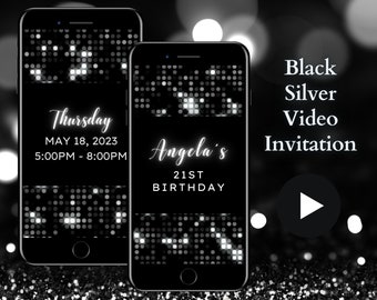 Op de afbeelding: Twee smartphones tonen een zwart-zilveren video-uitnodiging. Eén scherm toont de datum en tijd: donderdag 18 mei 2023, 17:00 - 20:00 uur. Het andere scherm zegt "Angela's 21e verjaardag". De woorden "Zwarte Zilveren Video Uitnodiging" zijn ook zichtbaar.
