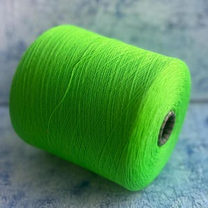 100% Merino fine yarn on cone  color Green Crochet Weaving Machine knitting Hand Knitting Cashwool 2/30 1500m/100g (1640y/3.52oz)