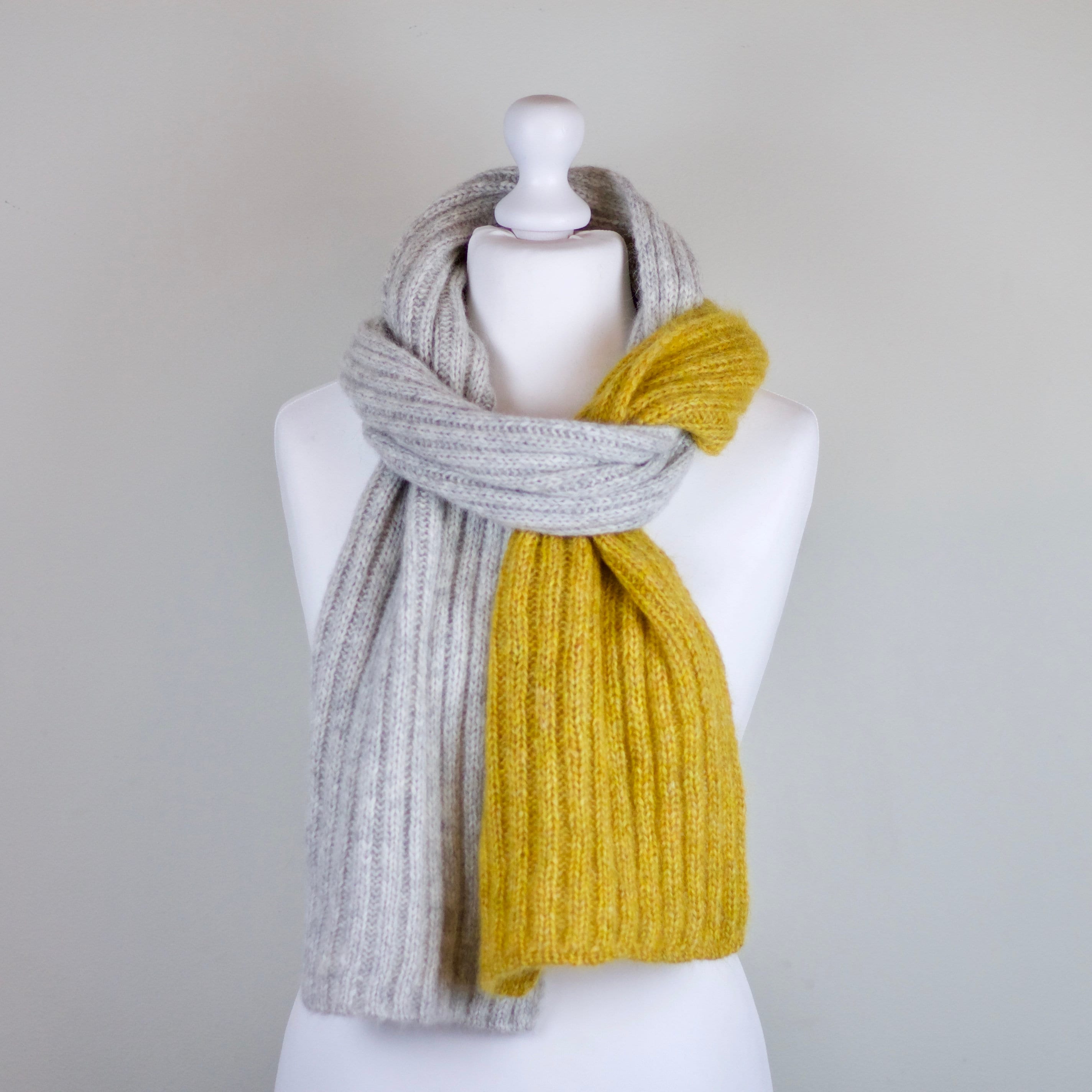 Easy Knitting Pattern Scarf, Two-tone Chinky Knitting Pattern