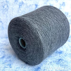 100% Cashmere lace yarn on cone Machine Knitting Hand knitting Crochet Weaving Cariaggi 2/28 1400m/100g (1531yd/3.52oz) Color KENSONGTON