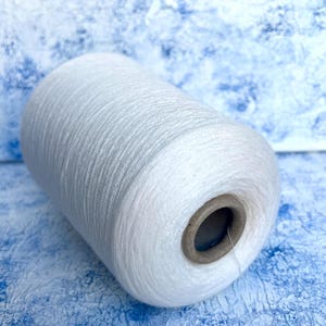 Merino Lace Garn auf Kone, Merino 100% Farbe Weiß Loro Piana WICH 2/80 Handstrickmaschine Stricken 4000 m / 100g