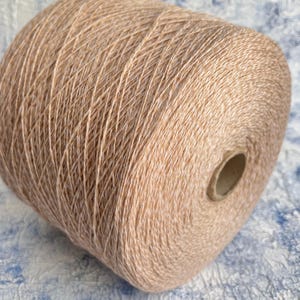 100% Merino feines Garn auf Kone Italienisches Garn, Handstrick-Maschine Farbe Beige 750 m / 100g