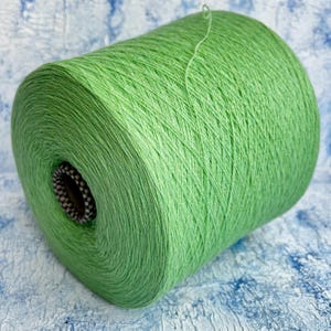 100% Cashmere lace yarn on cone Machine Knitting Hand knitting Crochet Weaving Cariaggi 2/28 1400m/100g (1531yd/3.52oz) Color Pistachio