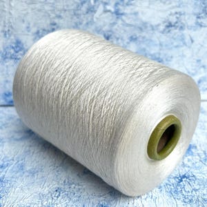 Hilo de malva 100 % seda en cono para tejer a máquina, crochet y tejer a máquina Loro Piana NM 2/120, 6000 m/100 g (6561 yardas/3,52 oz), color leche