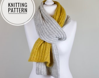 Easy knitting pattern scarf, Two-tone chinky knitting pattern scarf