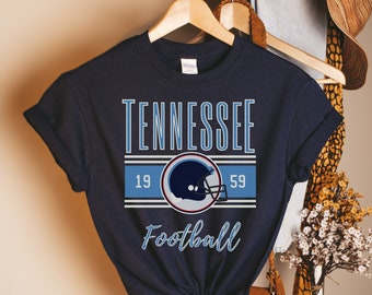 ShopSaviorClothing 90s Vintage TN Oilers T-Shirt | TN Titans Vintage T-Shirt | Vintage NFL T-Shirt | Play Football Shirt | Tennessee Titans T-Shirt