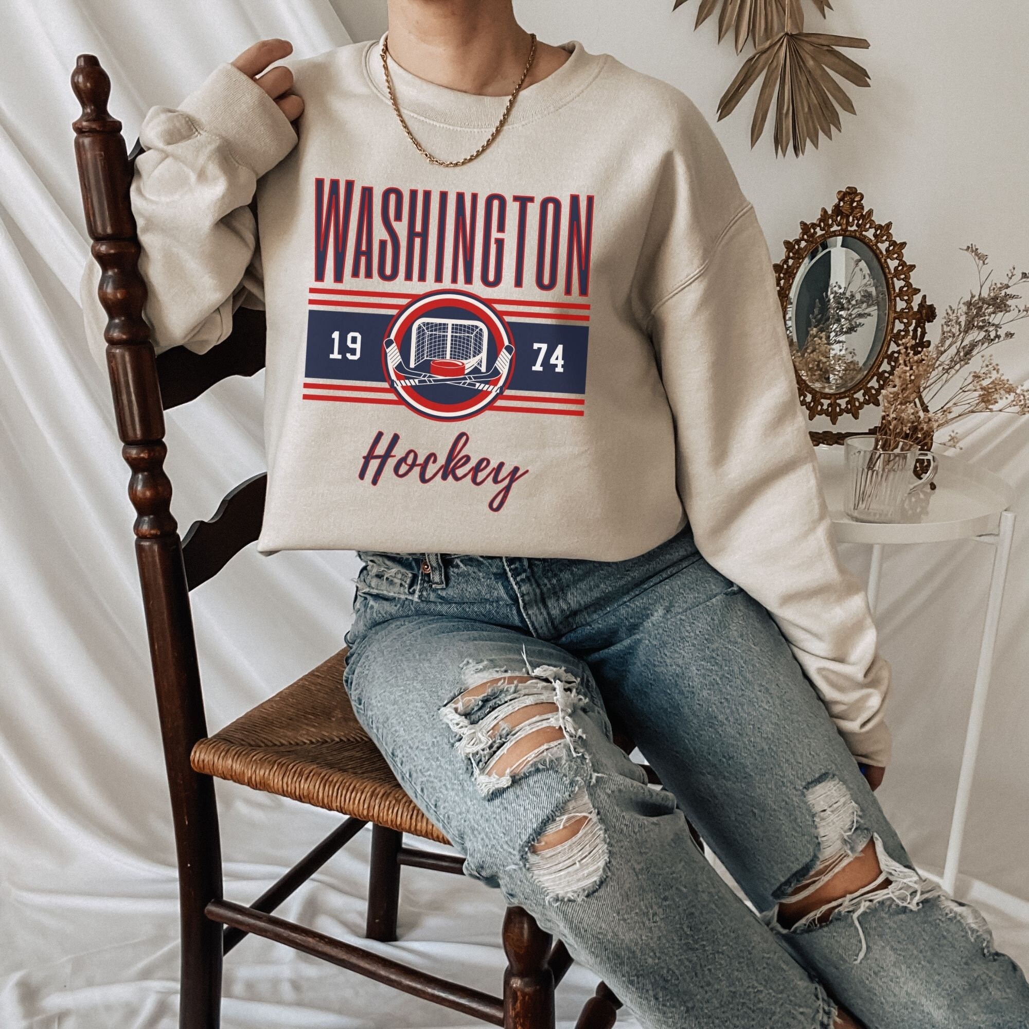 Vintage Style Washington DC Hockey Sweatshirt, DC Hockey Sweatshirt, Retro  DC Hockey Crewneck, Cute Washington Hockey Sweatshirt, Hockey T