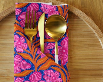 Lot de 4 serviettes en tissu Fleurs fantaisistes - Serviettes florales colorées dessinées à la main pour une décoration d'intérieur unique et une expérience culinaire élégante
