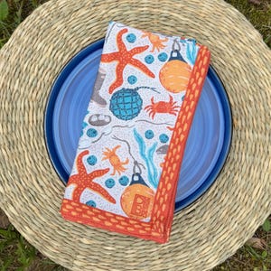AK Beach Combing Cloth Napkins – Set of 4 | 100% Cotton | 18x18 Inch | Hand-Drawn Coastal Design | Reusable Fabric Napkins | PB Design