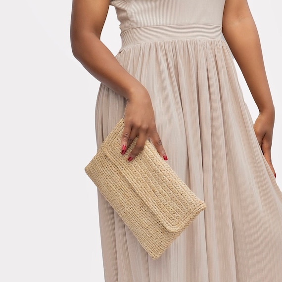 Pochette en raphia, pochette raphia, pochette été, pochette mariage, pochette bohème, pochette en paille, pochette en osier, pochette femme