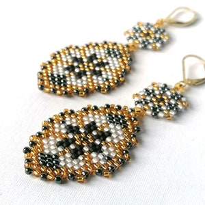 VICTORIAN BEADED EARRINGS-Black and white beaded earrings-Antique earrings dangle-Victorian dangle earrings-Vintage beaded earrings