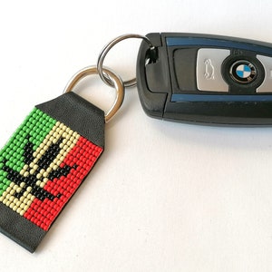 MARIJUANA LEAF KEYCHAIN-Cannabis keychain-Weed leaf keychain-Pot leaf keychain-Mariujana leaf key ring-Weed key ring-Beaded charm keychain