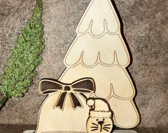 Laser Cut Vorlage für Weihnachts-Deko, süßer Weihnachtshase mit Glocke vor Christbaum, Deko, Holzstärke mit 3mm, SVG, DXF, AI, Lightburn