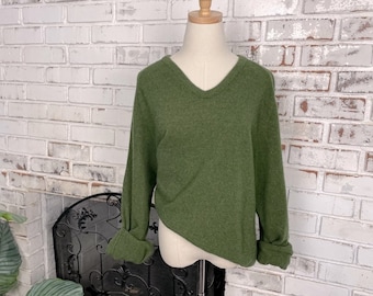 Vintage 70s Sears Student Men’s Size Small Green V-neck Wool Academia Sweater