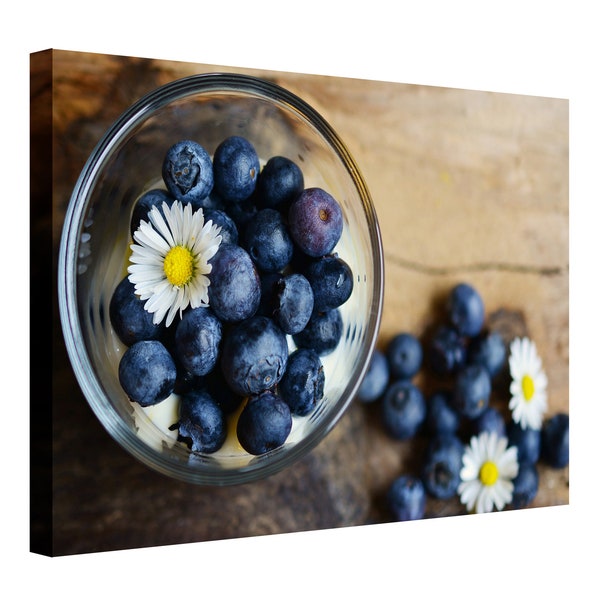 Blaue Heidelbeeren mit leckerem Joghurt - Entspanntes Küchenbild als Kunstdruck auf Poster oder Leinwand, Fotografie, Fotodruck