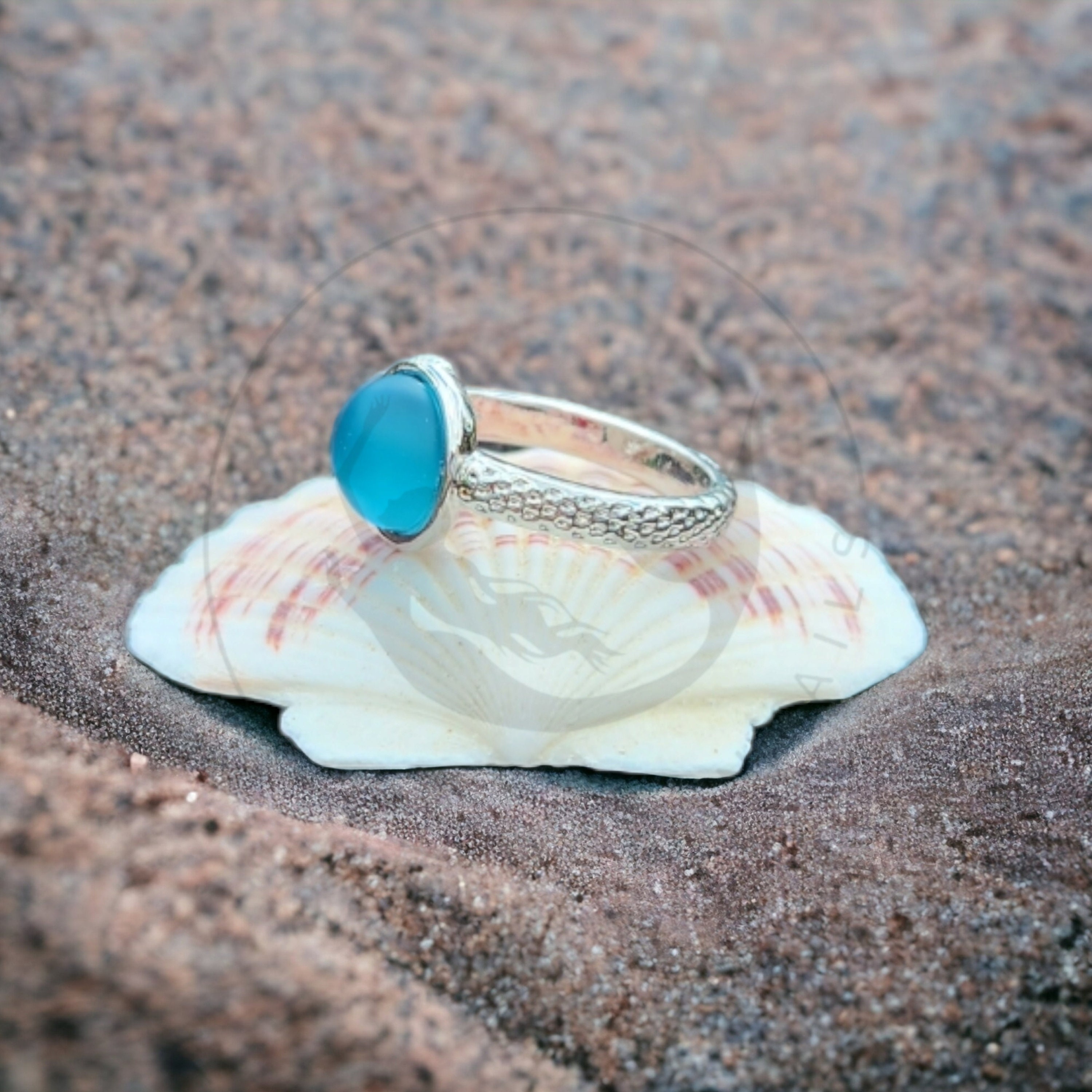 MAKO MERMAIDS MOON RING on The Hunt  Anillo de sirena, Joyería de sirena,  Collar de libro