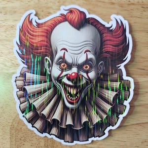 Adesivo horror da clown inquietante / Adesivo in vinile ispirato a film spettrali / Arte spaventosa da giullare del circo per laptop, bottiglia d&#39;acqua e altro