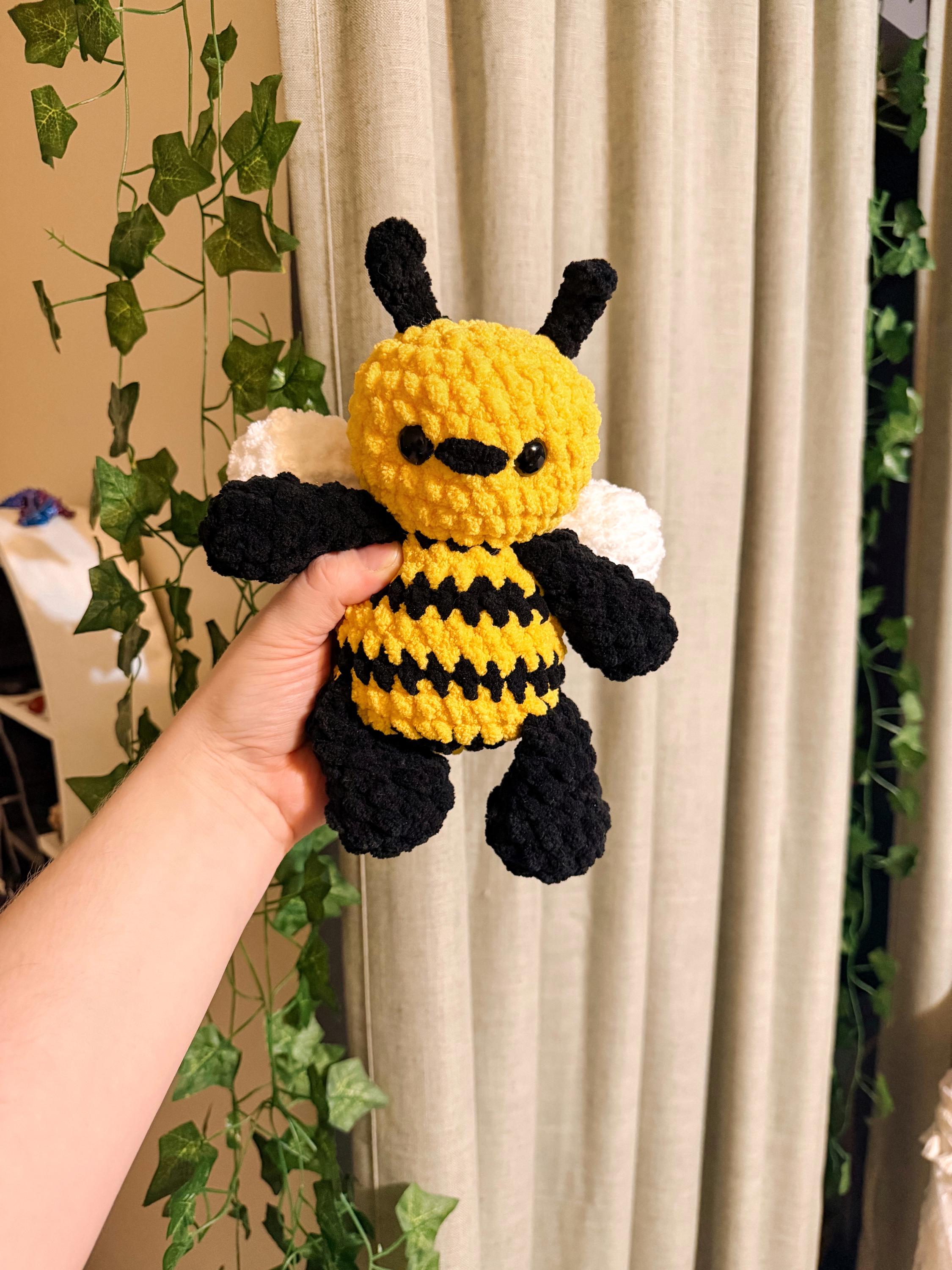 Bumble the Bee | Amigurumi Bee Pattern, Low Sew, Crochet Pattern ...