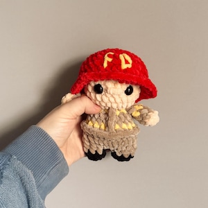 Szydełkowe postacie, amigurumi strażak, wzór szydełkowy, szydełkowy strażak, szydełkowy