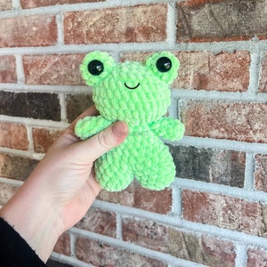Baby Frog crochet pattern: frog amigurumi pattern, frog crochet pattern, amigurumi crochet pattern, low sew pattern