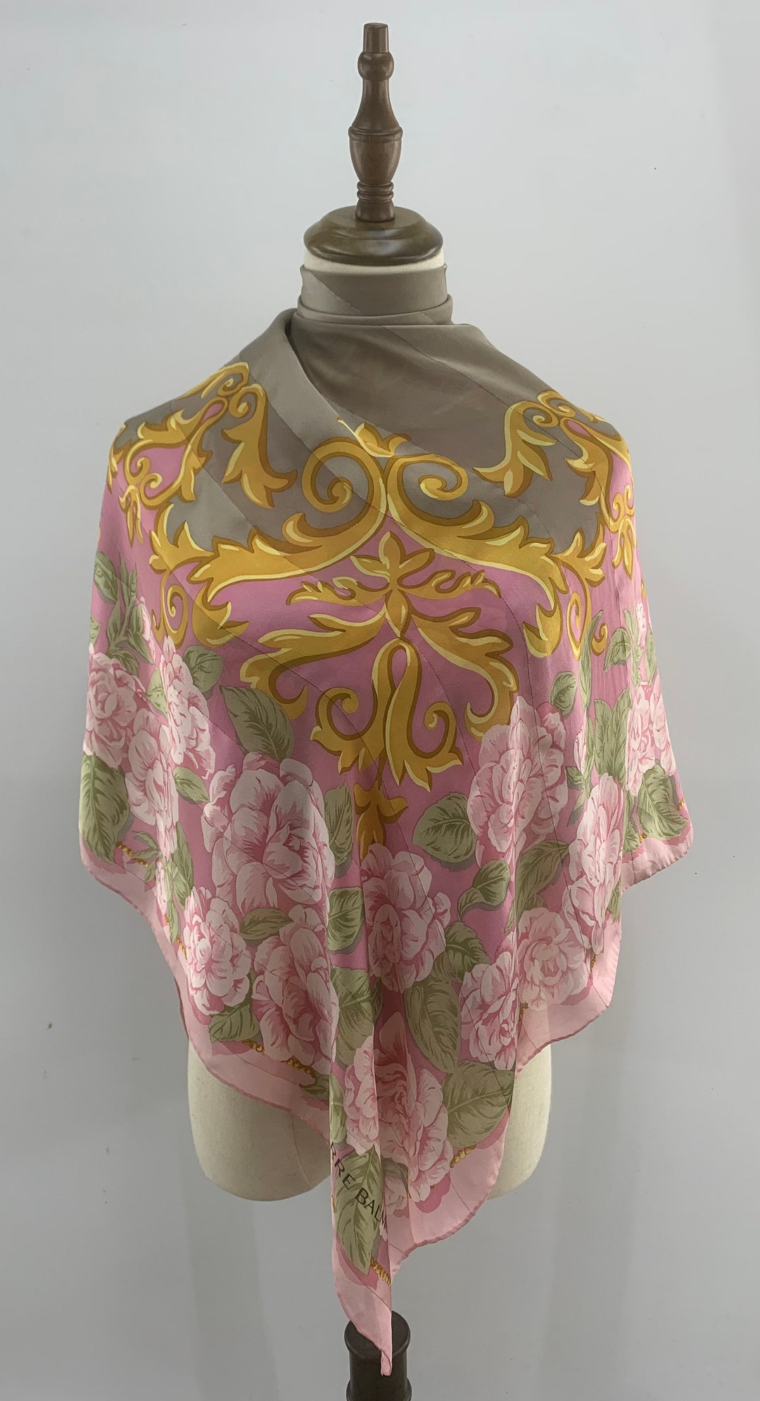 Foulard En Soie 100% Pierre Balmain – Vintage Rouge, Roulotté Main, état Impeccable