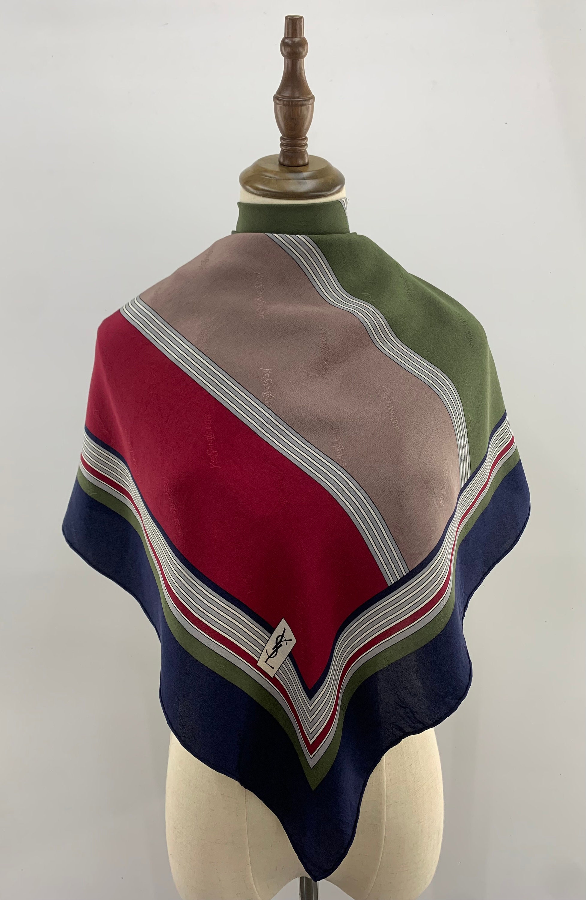 希少 イヴサンローラン YSL 70s ヴィンテージ スカーフ フランス製 ヴィンテージ YSL マルチカラー シルクスカーフ、ヴィンテージ YSL