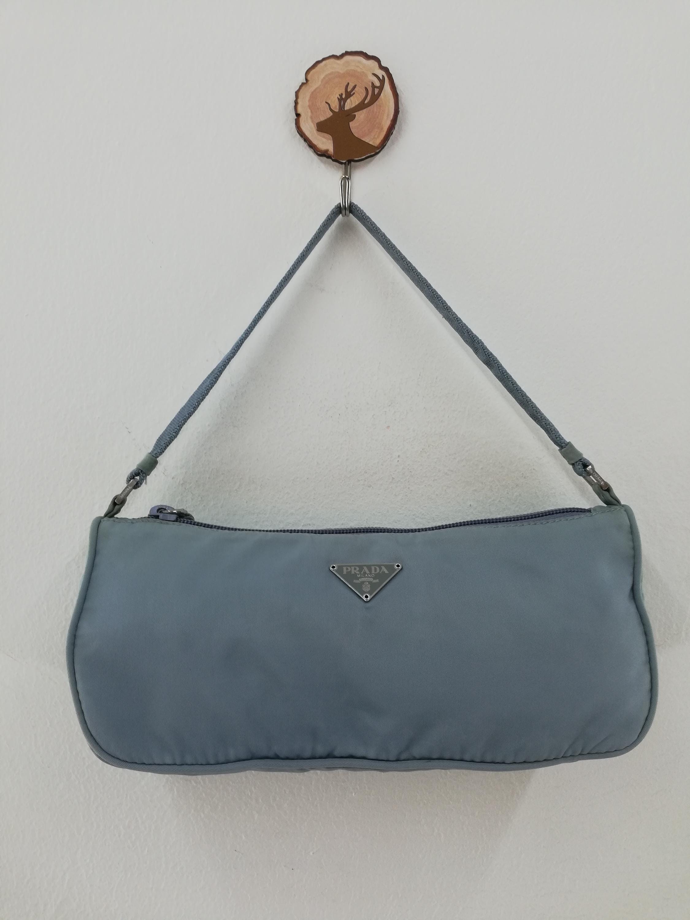 セールPRADA モンタナ ナイロン ボディバッグ シルバー プラダ モンタナ ナイロン ボディバッグ シルバー A3397711｜中古