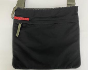 ヴィンテージ プラダ クロスボディ スリングバッグ ナイロン - Etsy 日本