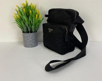 PRADA 本物ヴィンテージ 90年代ナイロンショルダーバッグ - Etsy 日本