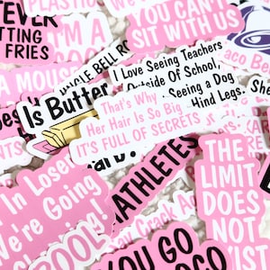Mean Girls / Stickers Mean Girls / Fête entre filles / So Fetch / 3 octobre / Livre gravé / You Go Glen Coco / Jingle Bell Rock / Plastique