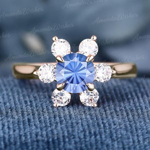Anello di fidanzamento unico con zaffiro blu taglio fuoco d'artificio, gioielli da sposa con alone di moissanite, fede nuziale in oro massiccio, anello fatto a mano con pietra portafortuna per donna