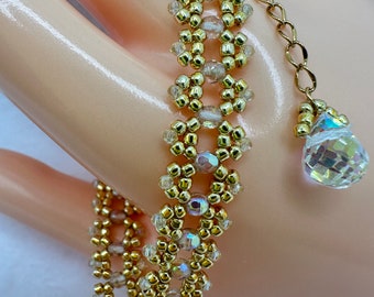 Hermosa y llamativa pulsera tejida a mano de cristales y cuentas de semillas con cristales redondos arcoíris de limón de 3 mm. El regalo perfecto para cualquier ocasión.