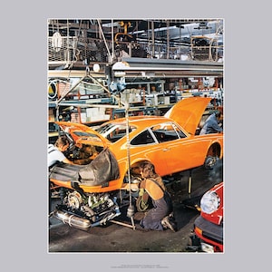 Porsche 911 Produktionslinie 1974 – Hochwertiger Reproduktionsdruck – Posterdruck auf Satinpapier – 2 Größen erhältlich