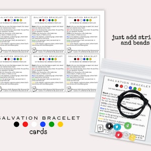 K&ouml;nnte beinhalten: Ein Satz bunter Karten mit dem Text "SALVATION BRACELET" und einer Perlenkette mit einer schwarzen Schnur. Die Karten haben den Text "Lass dieses Armband eine Erinnerung an Gottes Liebe sein" und listen die Bedeutung jeder Perlenfarbe auf: Schwarz, Rot, Wei&szlig;, Blau, Gr&uuml;n und Gold.