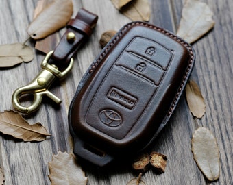 Funda de cuero para llave de Toyota Land Cruiser Corolla Cross 2022 2023, llaveros Toyota, llavero sin llave, mando a distancia de entrada, regalos personalizados