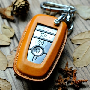 Personalized Key Cover For Lincoln, Leather Key Case For Lincoln, Lincoln Key Chains, Italian Veg-Tanned Leather, Gift for Him
