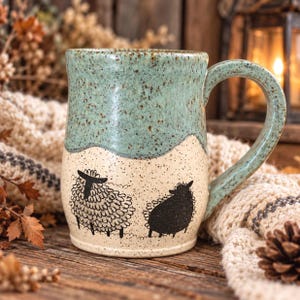 Taza de café con diseño de oveja: Regalo rústico cristiano con versículo bíblico; Taza con versículo bíblico: El Señor es mi pastor.