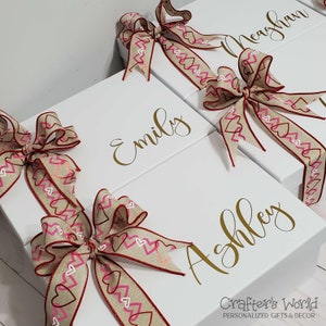 Nom de l’autocollant en vinyle personnalisé pour la boîte cadeau, boîte cadeau de proposition de demoiselle d’honneur, autocollant en vinyle personnalisé, autocollant de boîte cadeau de nom personnalisé, boîte cadeau Bride Squad