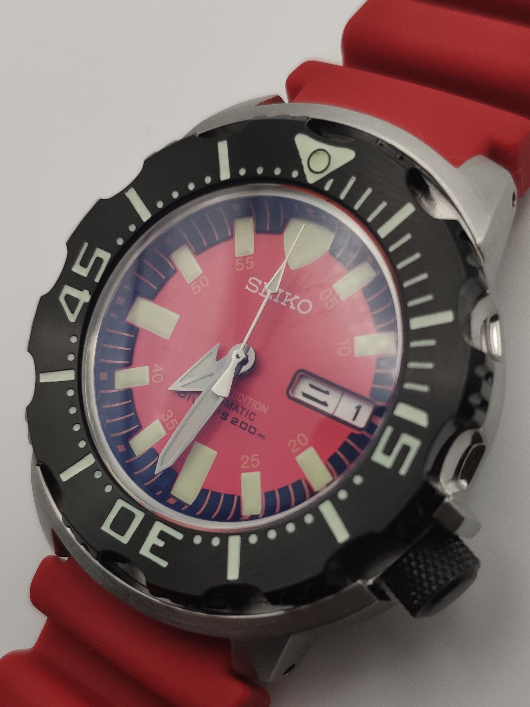 Seiko LUMINOUS Red Monster Custom/mod With Red Silicone Watch - Etsy