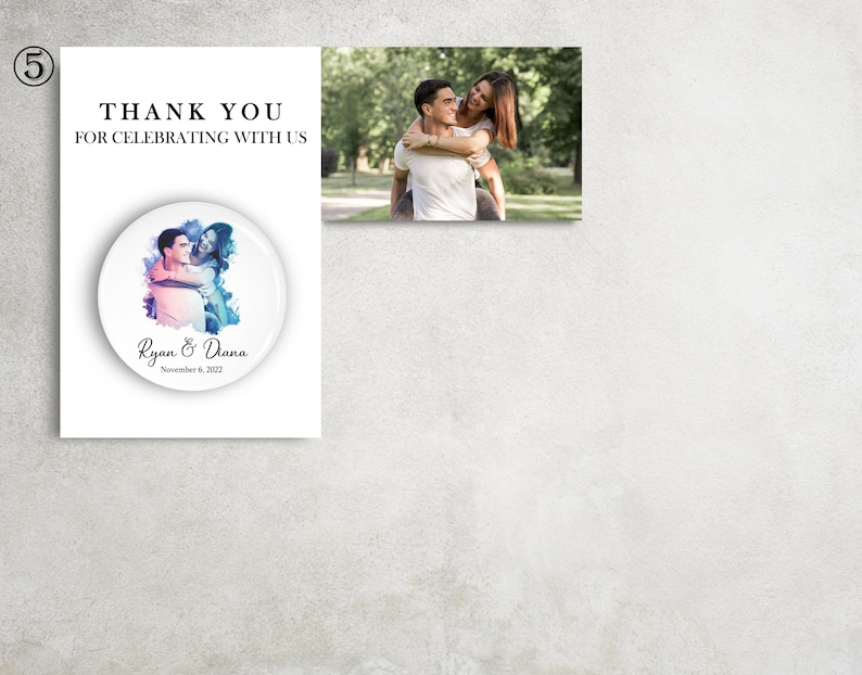 Puede incluir: Gracias por celebrar con nosotros. Una tarjeta blanca con una ilustraci&oacute;n de acuarela de una pareja abraz&aacute;ndose. La tarjeta dice "Ryan & Dana" y "6 de noviembre de 2022".