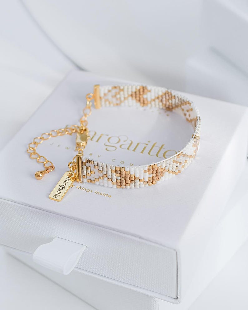 Pulsera de cuentas de telar con corazón dorado de Miyuki Delica, patrón fácil de pulsera, patrón de cuentas de telar dorado, joyería para San Valentín - Vianne imagen 2