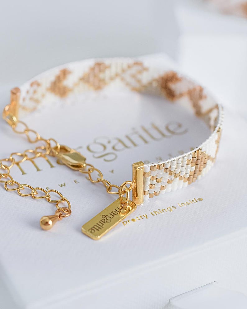 Pulsera de cuentas de telar con corazón dorado de Miyuki Delica, patrón fácil de pulsera, patrón de cuentas de telar dorado, joyería para San Valentín - Vianne imagen 3
